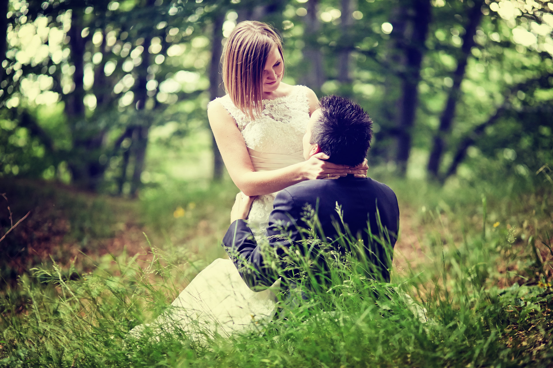 1352